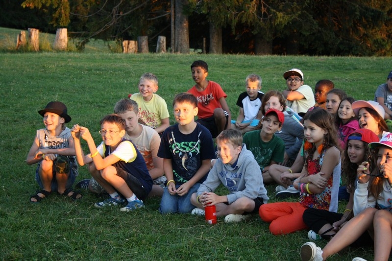 Village Camps International Summer Camp Leysin, Switzerland 2025-08-09 https://www.villagecamps.com/journals_admin/images/706-14-campfire (96).jpg